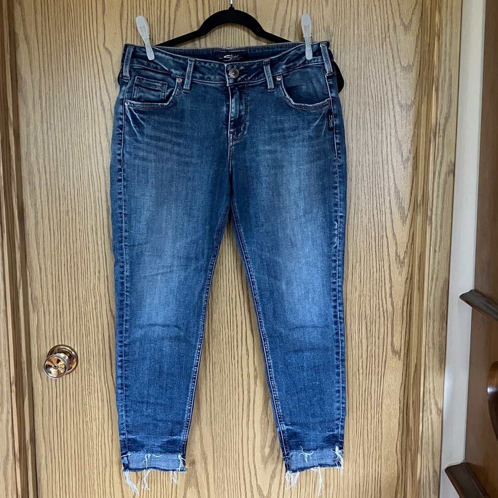 Silver Jeans Women's Ankle Crop Jeans in Medium Blue Wash